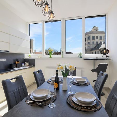 Domino Suite Eger Buitenkant foto