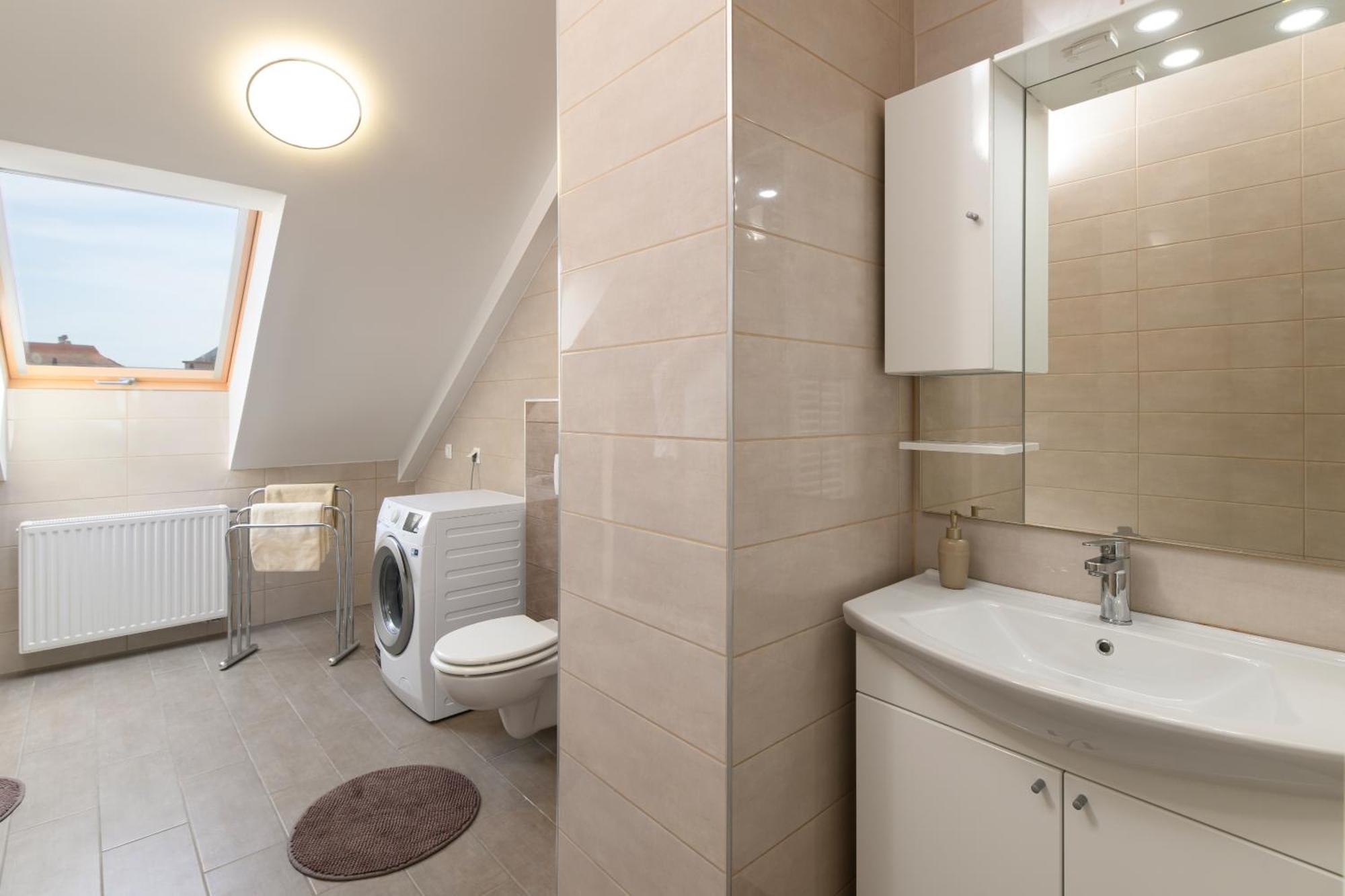 Domino Suite Eger Buitenkant foto