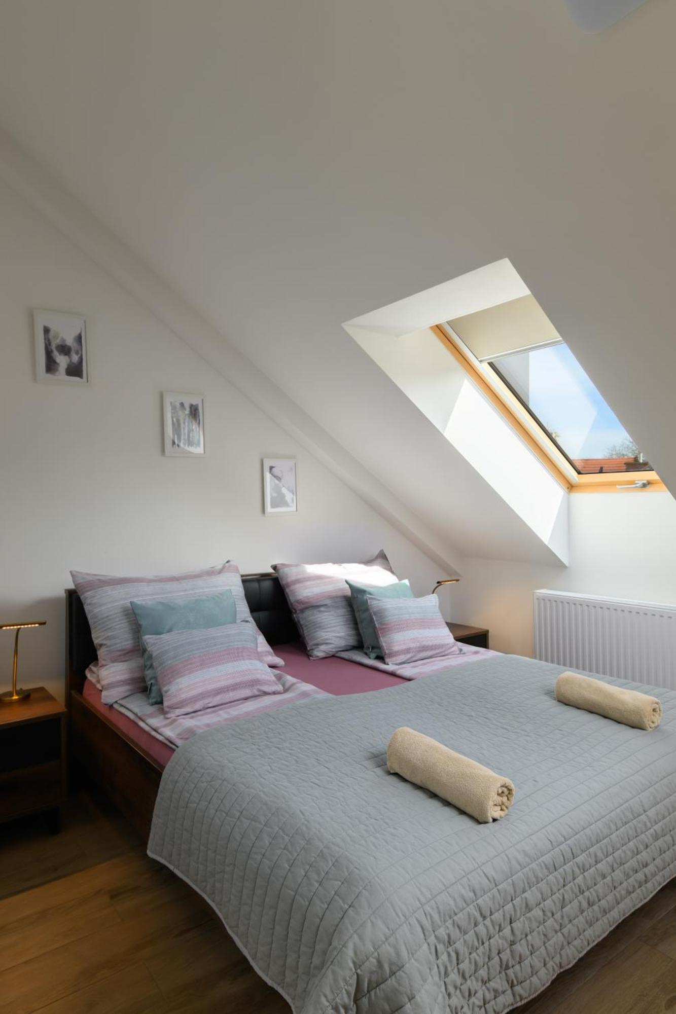 Domino Suite Eger Buitenkant foto